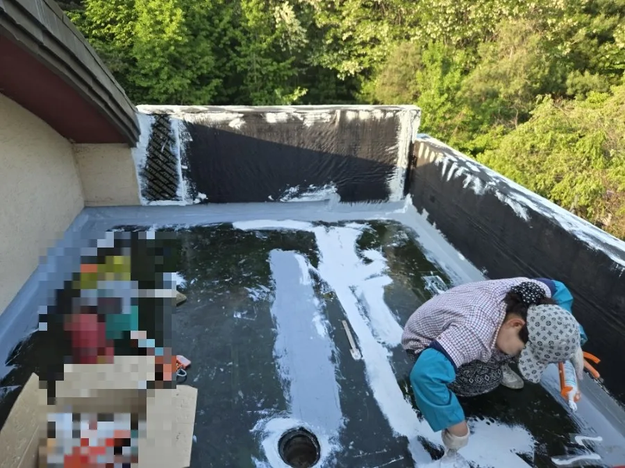 2026년5월11~19일 죽전 주상복합건물 단열목공,필름(몰딩,걸래받이,곡선아치형),조명등,거실 벽도배,2층부분도배,방2개장판,옥상방수 및 불법건축물철거, 환풍구설치 및 환풍팬설치 100 naver 03dd22a65caf