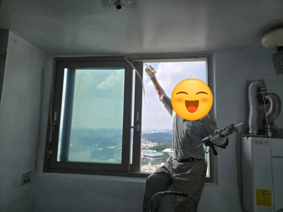 2025년8월18일 안산 부엌베란다 2회도색,수납장및 빌트인냉장고철거,거실한면도배,거실장판,콘센트및 스피커교체 시공완료 21 naver 25dc7db1343e