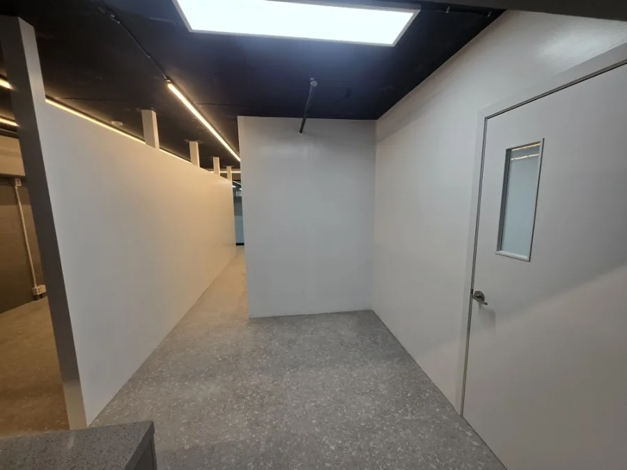 2026년3월6일~22,30일 안산별망로 지식산업센터 전기,가벽, 문4개ABS,도색,방음보드,유리창필름,중문철거,방3개 벽도배 및1층천장도배,데코타일,싱크대 2개 및 배관,장판시공 241 naver 2cb5c0f3a4bb