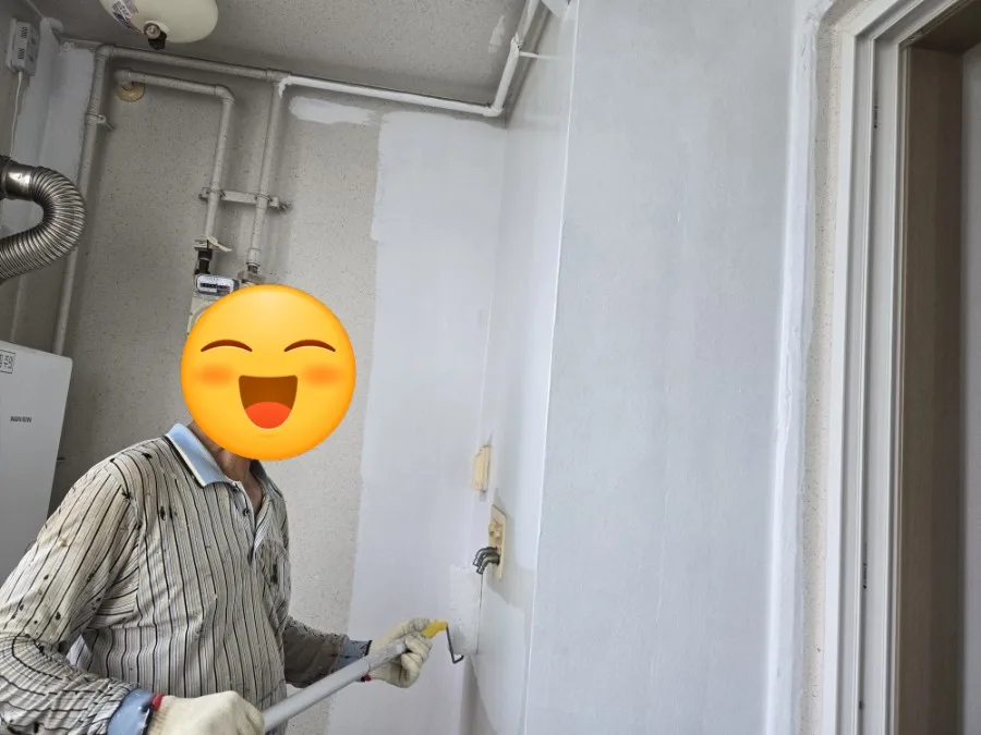2025년8월18일 안산 부엌베란다 2회도색,수납장및 빌트인냉장고철거,거실한면도배,거실장판,콘센트및 스피커교체 시공완료 18 naver 387f2ab1ba76