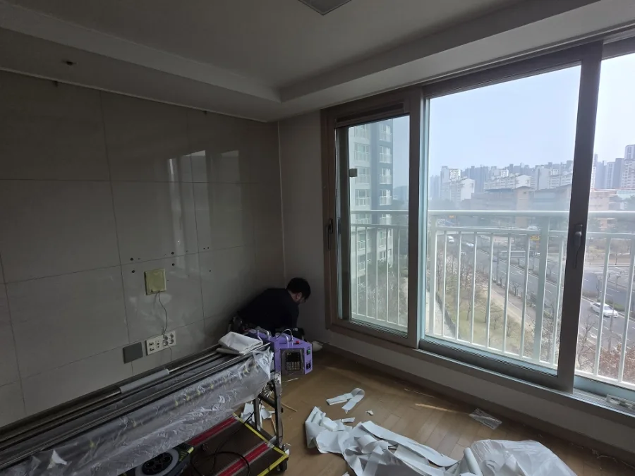 2026년3월27,28일 호매실 벽도배, 문 및 문틀1조 필름, 한면도색, 거실장판, 주방등교체 시공 37 naver 55f68b6f5969