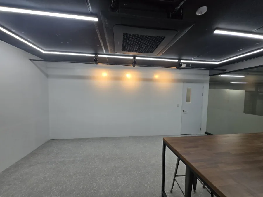 2026년3월6일~22,30일 안산별망로 지식산업센터 전기,가벽, 문4개ABS,도색,방음보드,유리창필름,중문철거,방3개 벽도배 및1층천장도배,데코타일,싱크대 2개 및 배관,장판시공 236 naver 5e33140de3a5