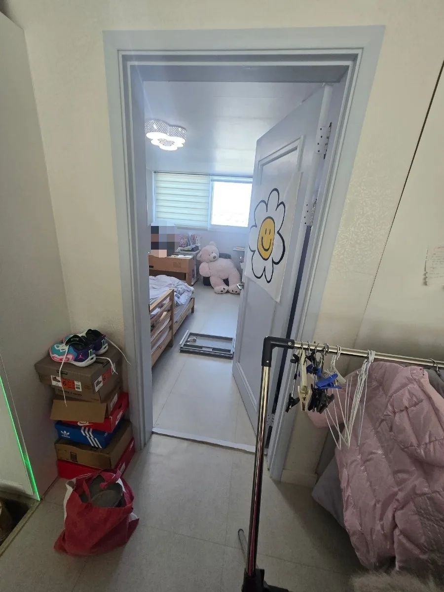 2026년 3월16일~3월24일 보라민속쌍용 벽체곰팡이약품처리,중문 및 파티션, 신발장,부분필름,전실 걸래받이,부엌베란다 도색및 기타도색,전실실크 및 장판 시공 7 naver 6a4677e12d3b