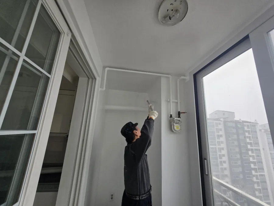 2026년 3월16일~3월24일 보라민속쌍용 벽체곰팡이약품처리,중문 및 파티션, 신발장,부분필름,전실 걸래받이,부엌베란다 도색및 기타도색,전실실크 및 장판 시공 137 naver 7e488cf9c4c3