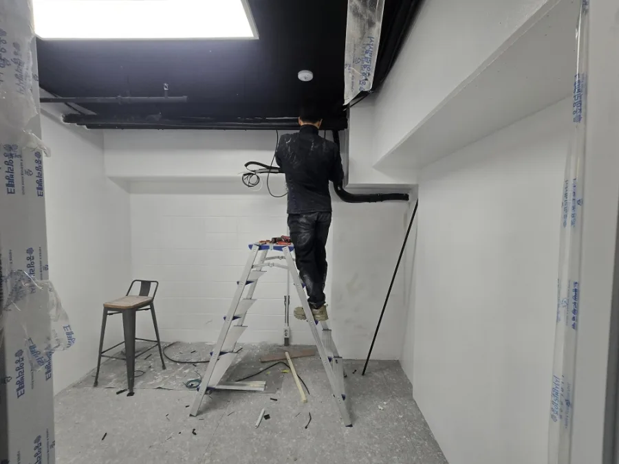 2026년3월6일~22,30일 안산별망로 지식산업센터 전기,가벽, 문4개ABS,도색,방음보드,유리창필름,중문철거,방3개 벽도배 및1층천장도배,데코타일,싱크대 2개 및 배관,장판시공 151 naver 8e6a5ffa41af