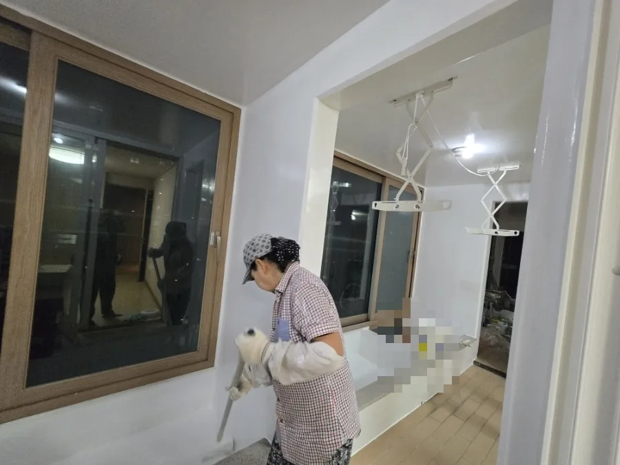 동백 2025년 10월13일~17일 전실 실크 전체도배, 화장실 젠다이필름 및 바닥 줄눈, 전체 베란다도색 시공완료 35 naver 9245ab8cba20