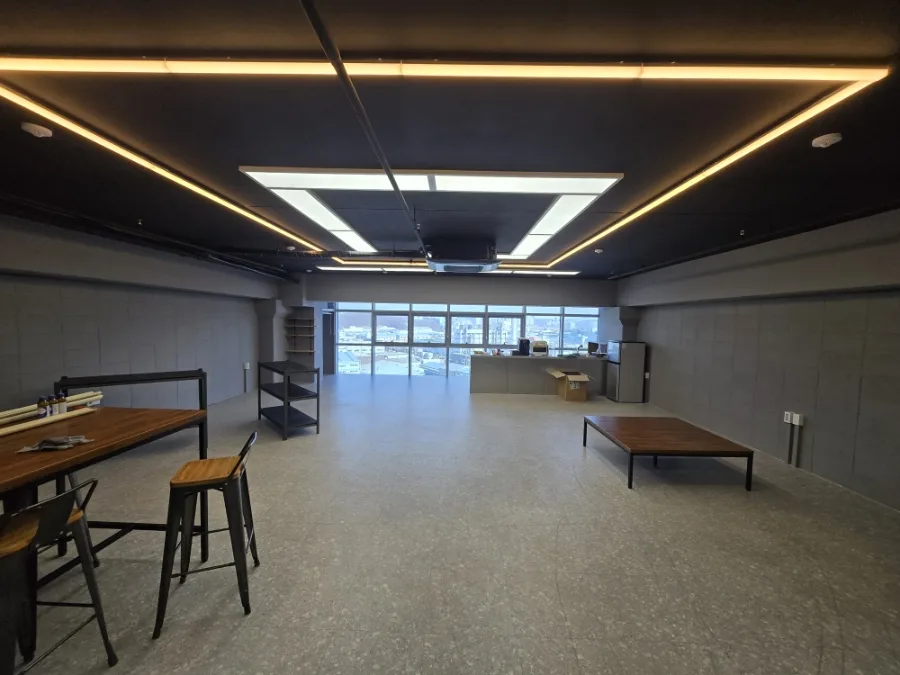 2026년3월6일~22,30일 안산별망로 지식산업센터 전기,가벽, 문4개ABS,도색,방음보드,유리창필름,중문철거,방3개 벽도배 및1층천장도배,데코타일,싱크대 2개 및 배관,장판시공 16 naver c93149b9d1a7