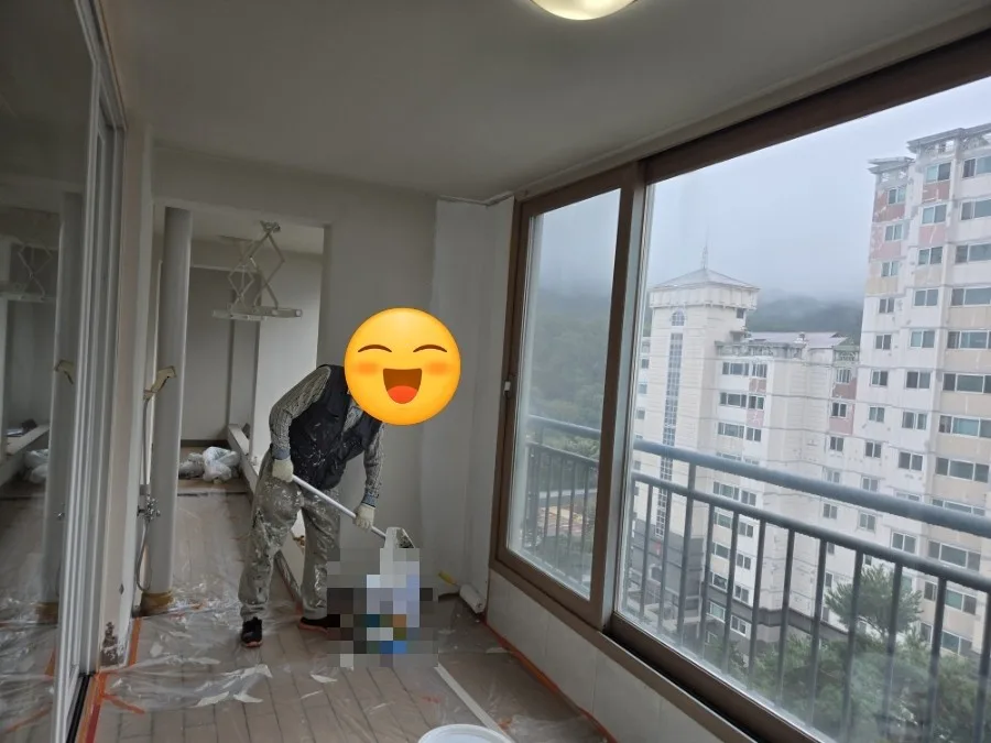 동백 2025년 10월13일~17일 전실 실크 전체도배, 화장실 젠다이필름 및 바닥 줄눈, 전체 베란다도색 시공완료 30 naver e4afa5748277