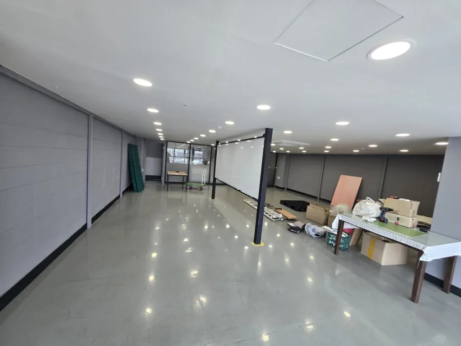 2026년3월6일~22,30일 안산별망로 지식산업센터 전기,가벽, 문4개ABS,도색,방음보드,유리창필름,중문철거,방3개 벽도배 및1층천장도배,데코타일,싱크대 2개 및 배관,장판시공 2 naver ed7ebeb56dd0