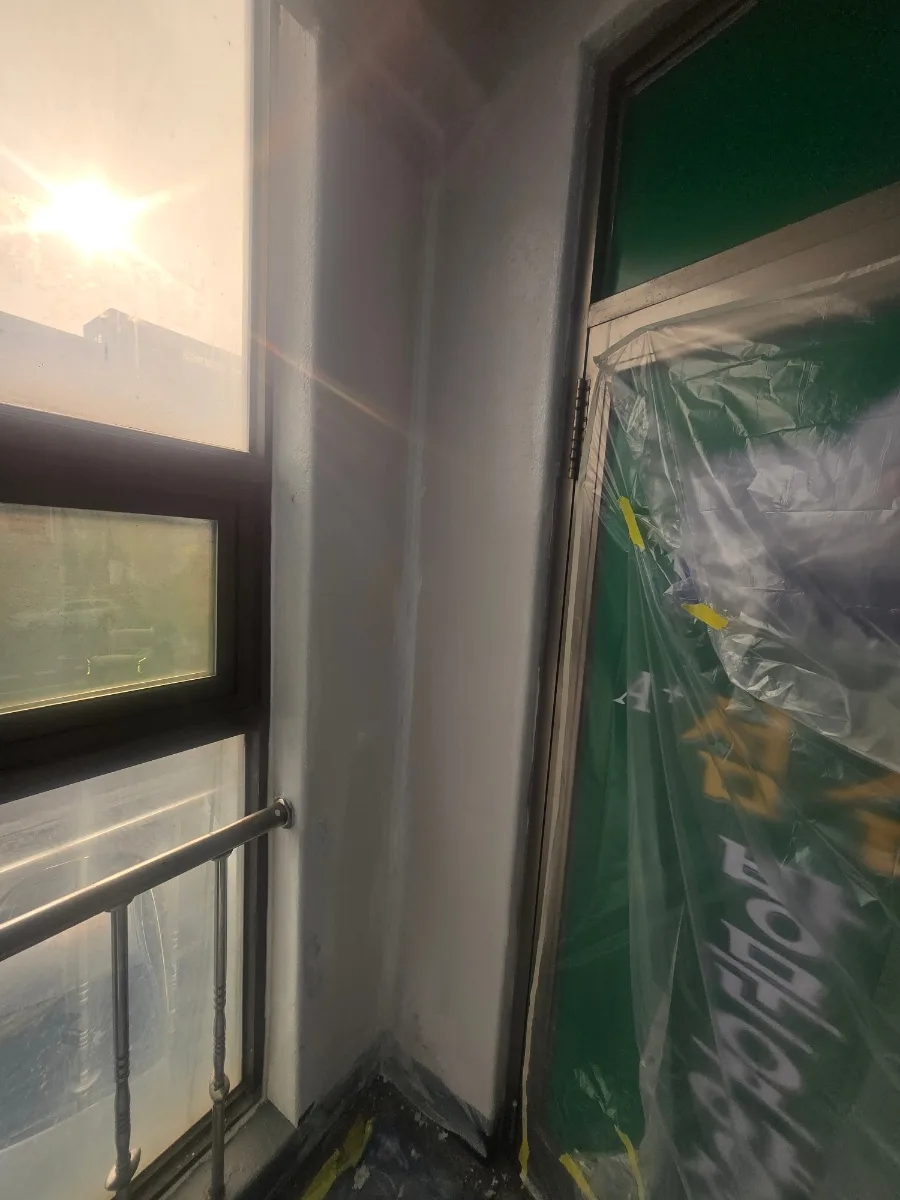 2026년3월24일~30일 유방 주상복합건물 실내계단 전체 도색 및 창고도색, 3층 단열이보드 및 외벽누수작업,전실장판,1층전실 실크도배,수전교체 시공 168 naver f7be57ddfe83