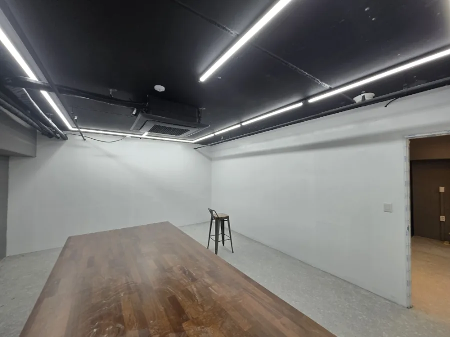 2026년3월6일~22,30일 안산별망로 지식산업센터 전기,가벽, 문4개ABS,도색,방음보드,유리창필름,중문철거,방3개 벽도배 및1층천장도배,데코타일,싱크대 2개 및 배관,장판시공 160 naver fc81c5531ad6